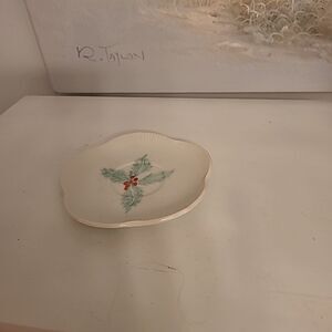 Holly Accent Plate